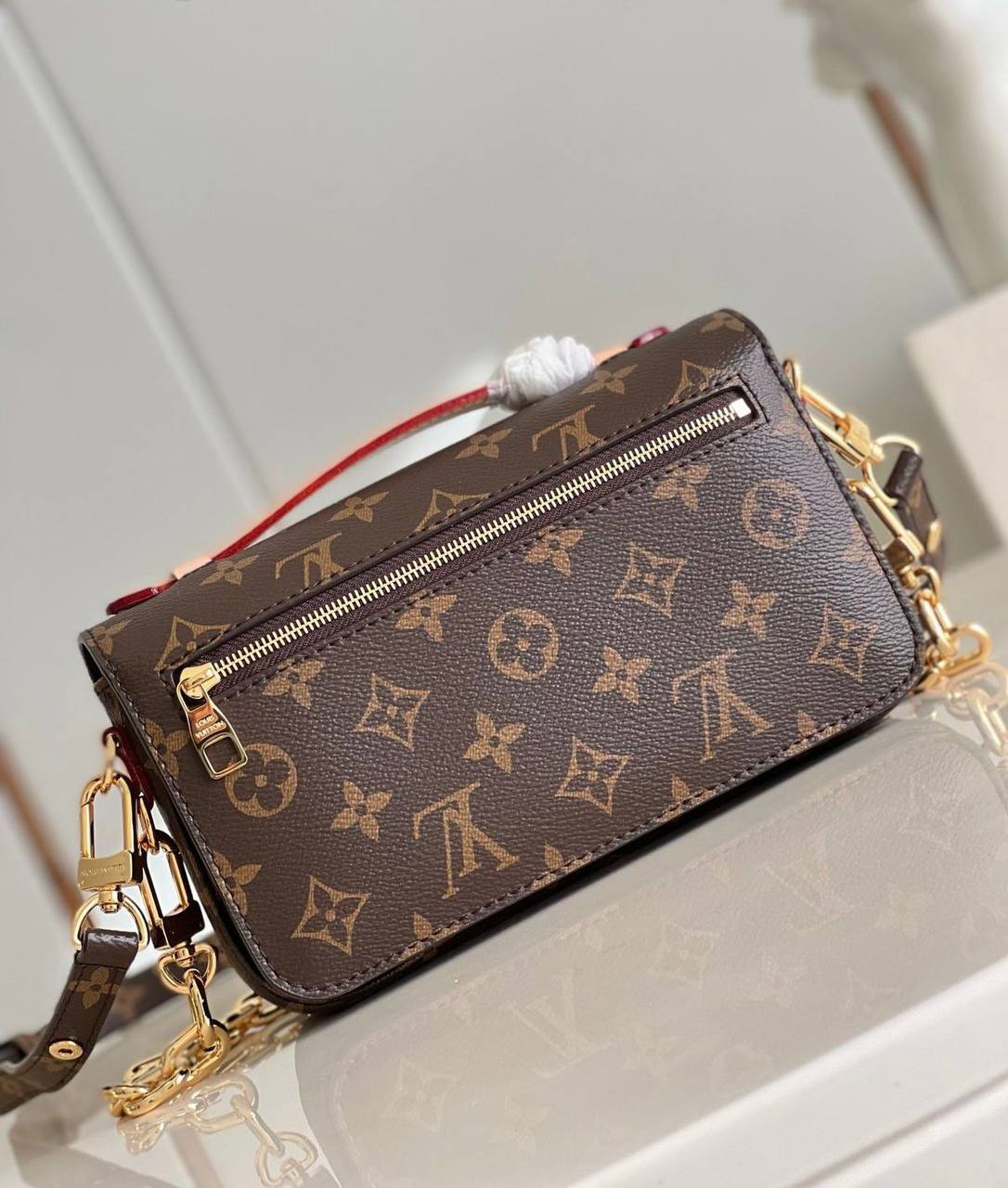 *LOUIS VUITTON*
* ⁠SUPER MASTER QUALITY 
* ⁠Size:21CM
1200 dhs🪙🌨️

Zain255
♥️♥️♥️
