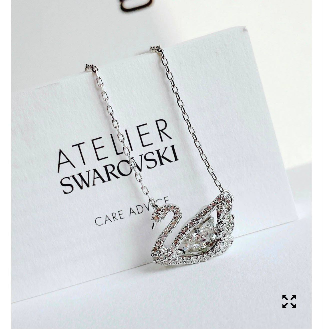 SWAROVSKI 
Necklace 😍
Master quality 💯
With normal boxes 🗃️ 
50 dhs✅

With master box 📦 
90 dhs✅

Zain216
♥️♥️♥️