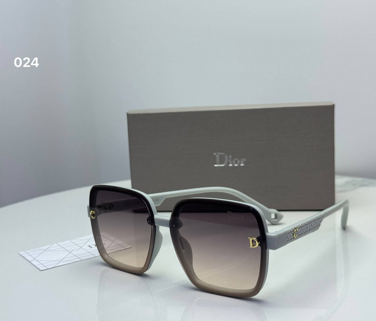 Dior

Good quality 
65 dhs🇦🇪🇦🇪

Zain182
♥️♥️♥️