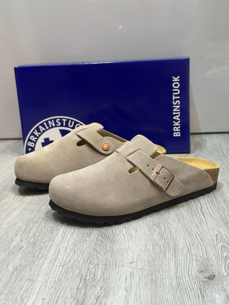 BRKAINSTUOK
LEATHER SLIPPER 
GOOD QUALITY 
*105 DHS*🪙🌨️
Size 36 to 41

Zain40
♥️♥️♥️