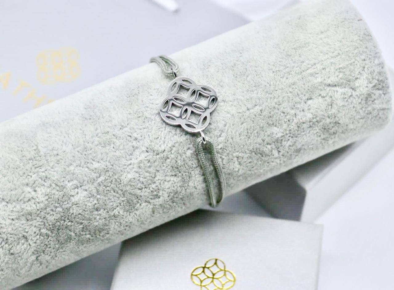 Bracelet 
55 dhs💓
+Box and paper bag🎁

Zain33
♥️♥️♥️
