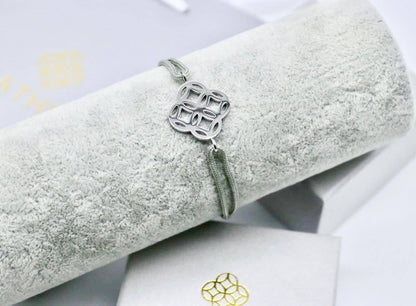 Bracelet 
55 dhs💓
+Box and paper bag🎁

Zain33
♥️♥️♥️