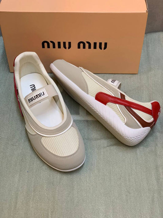 MIU MIU 
Master quality 
 Size 36-41  
180 dhs✅

Zain88
♥️♥️♥️