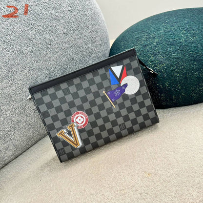 Pouch Bags 

with box🎁🎁🎁

65 dhs🌺

Good Quality

Zain137
♥️♥️♥️