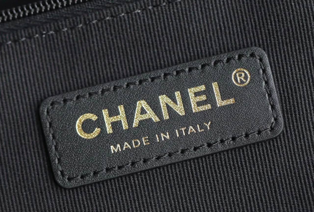 CHANEL
 COPY ONE
250 dhs✅
leather

Zain39
♥️♥️♥️