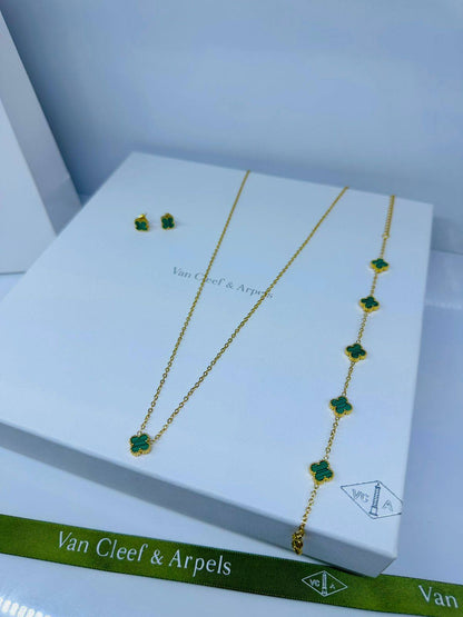 VCA Mini 
Necklace 💥
Earring ✨
Ring 💍 free size
good quality 🍁
With normal boxes 🗃️ 
45 dhs🇦🇪🇦🇪🇦🇪

Zain216
♥️♥️♥️