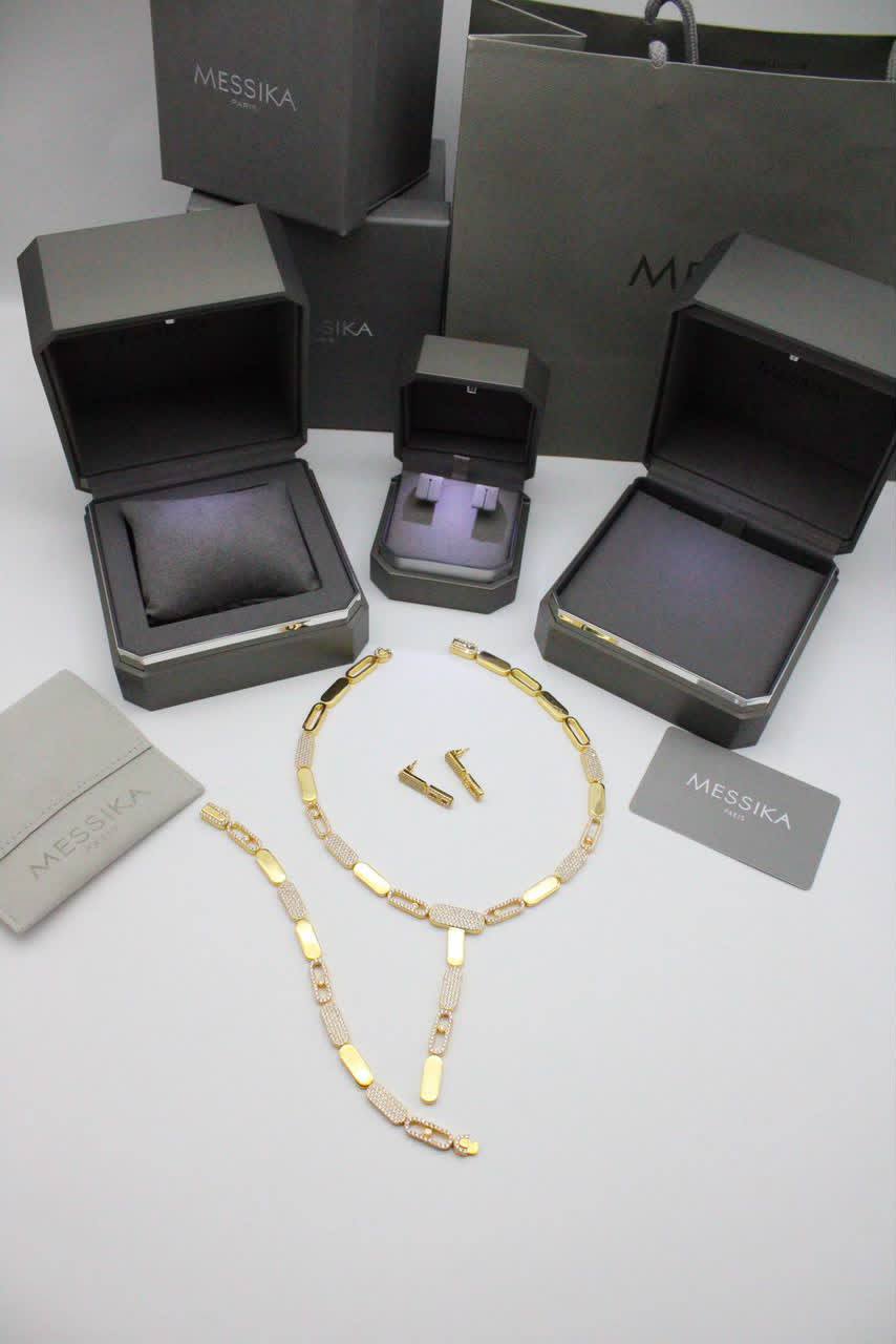 Messika set

300 dhs🇦🇪🇦🇪

Zain122
♥️♥️♥️