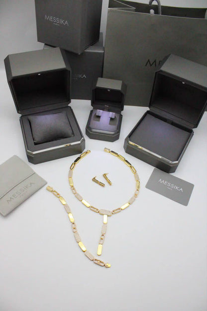 Messika set

300 dhs🇦🇪🇦🇪

Zain122
♥️♥️♥️