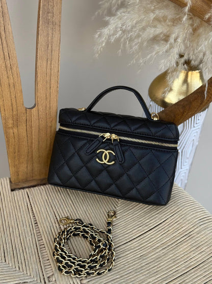 New collection✨✨✨
CHANEL
19cm
340 dhs❣️
Top quality 
With box🎁

Zain167
♥️♥️♥️