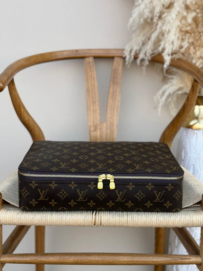 New collection✨✨✨
LV
17cm
300 dhs🇦🇪
23cm
320 dhs🇦🇪
35cm
350 dhs🇦🇪
Top quality 
With box🎁

Zain167
♥️♥️♥️