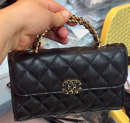 Chanel
100 dhs✅
With box

Zain219
♥️♥️♥️