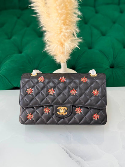 Chanel  ✨💥
Available original box 📦 
With full packing 🎀🎀
Super high quality 💥💥
For Price 👇 WhatsApp✅
0568585901 
0507557372
0552275751 Owner Zain 👌

Zain283
♥️♥️♥️