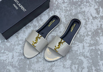 YSL 
SLIPPERS NEW DESIGN 

Size 36 to 41

90 dhs🌺

Zain175
♥️♥️♥️