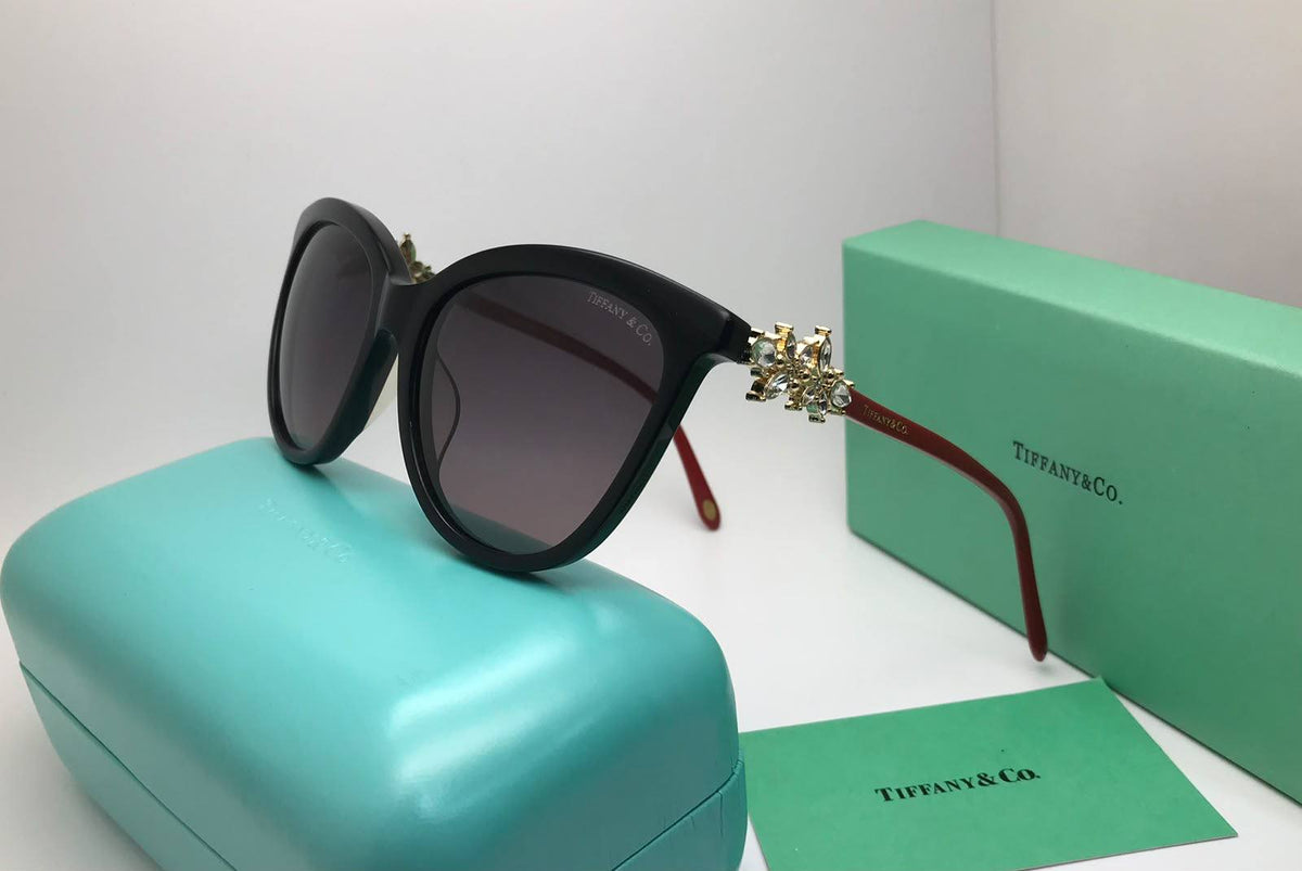 Ladies sunglasses 

super master quality 
200 dhs🇦🇪🇦🇪

Zain126
♥️♥️♥️