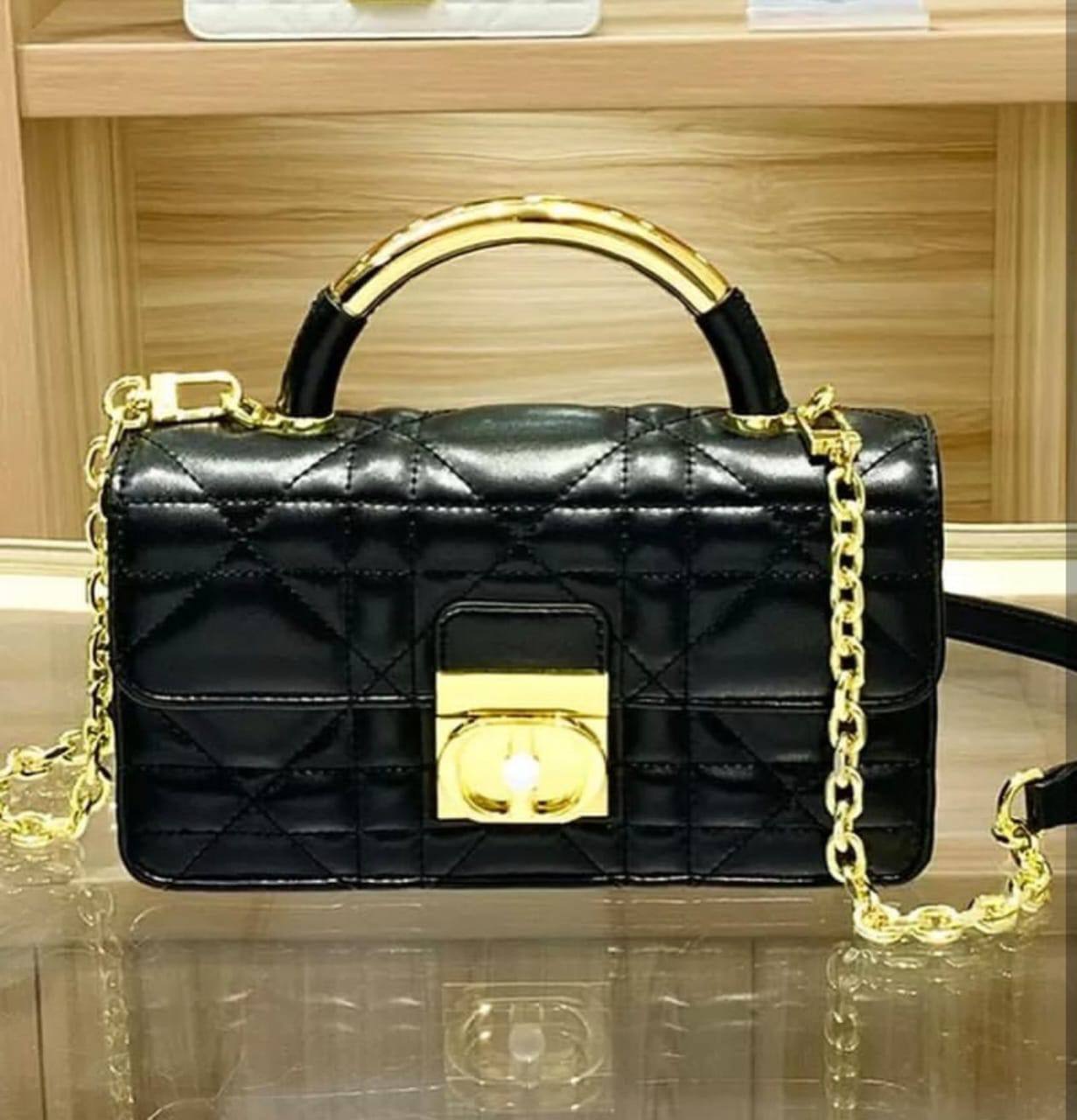 DIOR 
good quality
95 dhs✅

Zain200
❣️❣️❣️