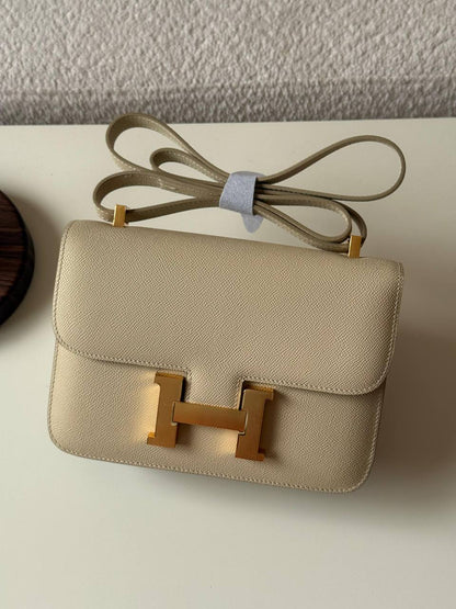 Hermes
 constance 23cm Master quality ✅with box📦
360 dhs✅

Zain51
♥️♥️♥️