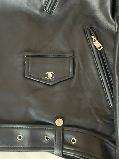 CHANEL NEW

VIP QUALITY 
 
💯% lambskin
Size : 36-38-40-42

1650 dhs🇦🇪🇦🇪

Zain287
♥️♥️♥️