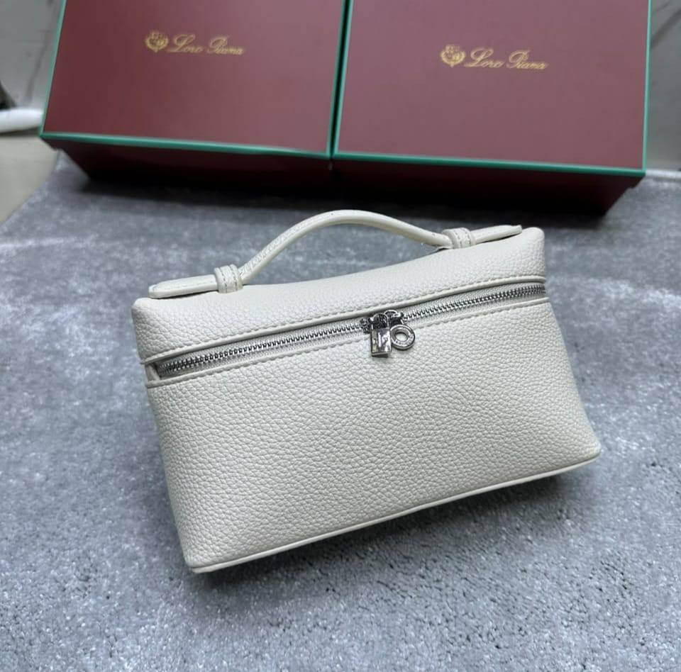 Loro Piana
withbox 
85 dhs🇦🇪🇦🇪

Zain143
♥️♥️♥️