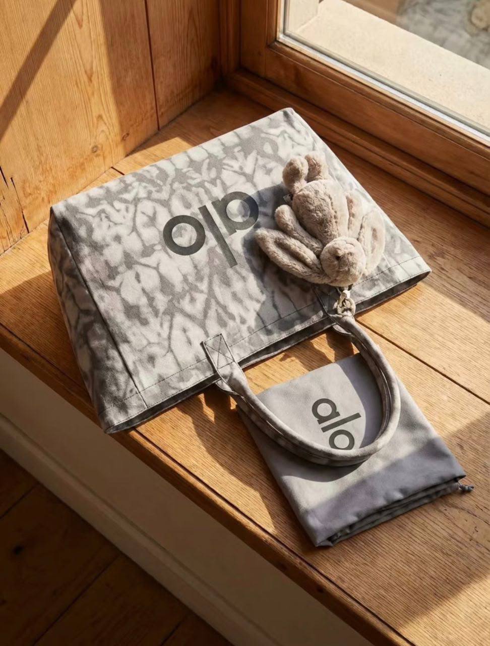 ALO
75 dhs🇦🇪🇦🇪
Size：48CM
good-quality 

Zain35
♥️♥️♥️