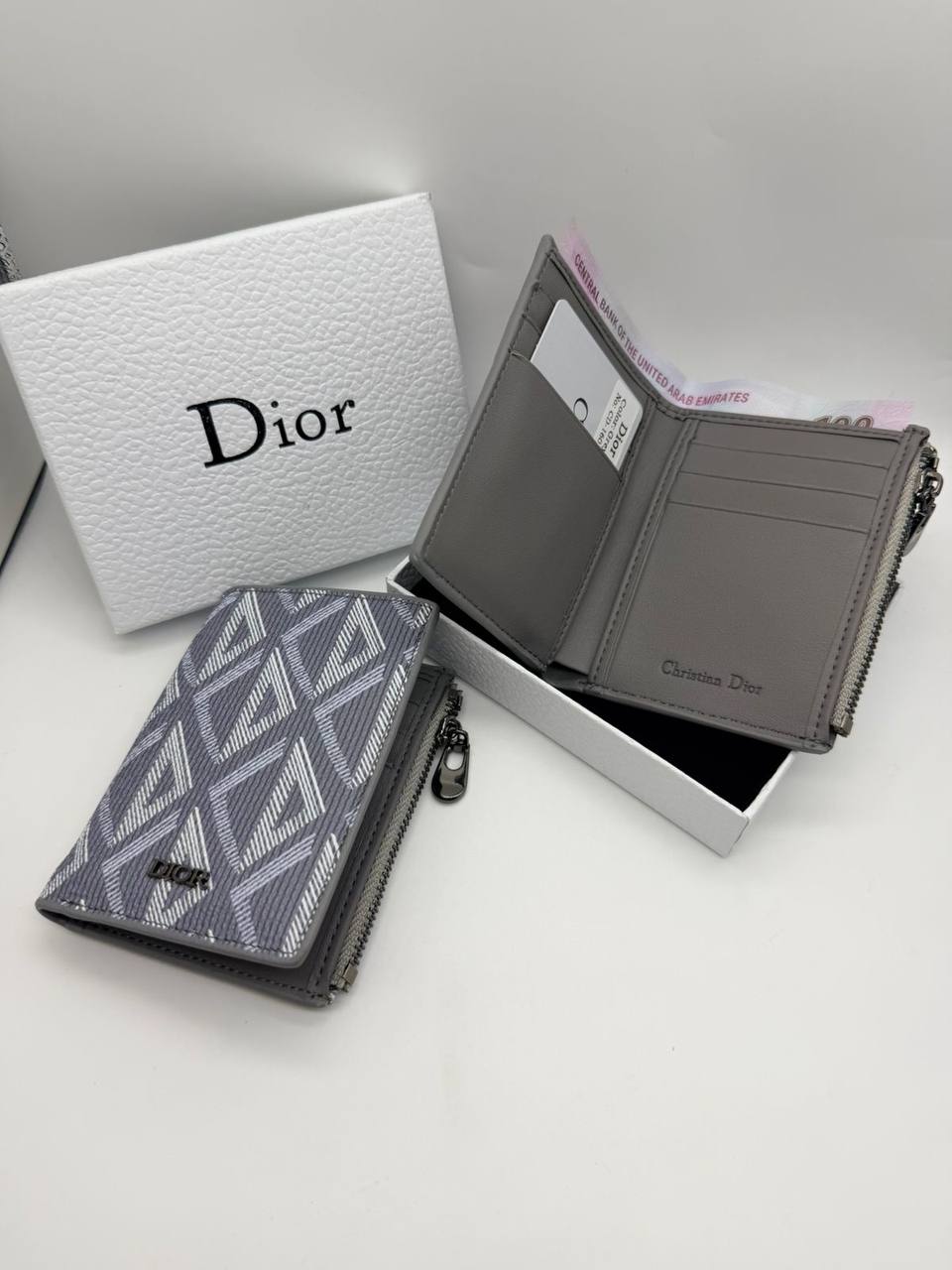 Dior Wallet 
65 dhs🇦🇪🇦🇪

Zain33
♥️♥️♥️