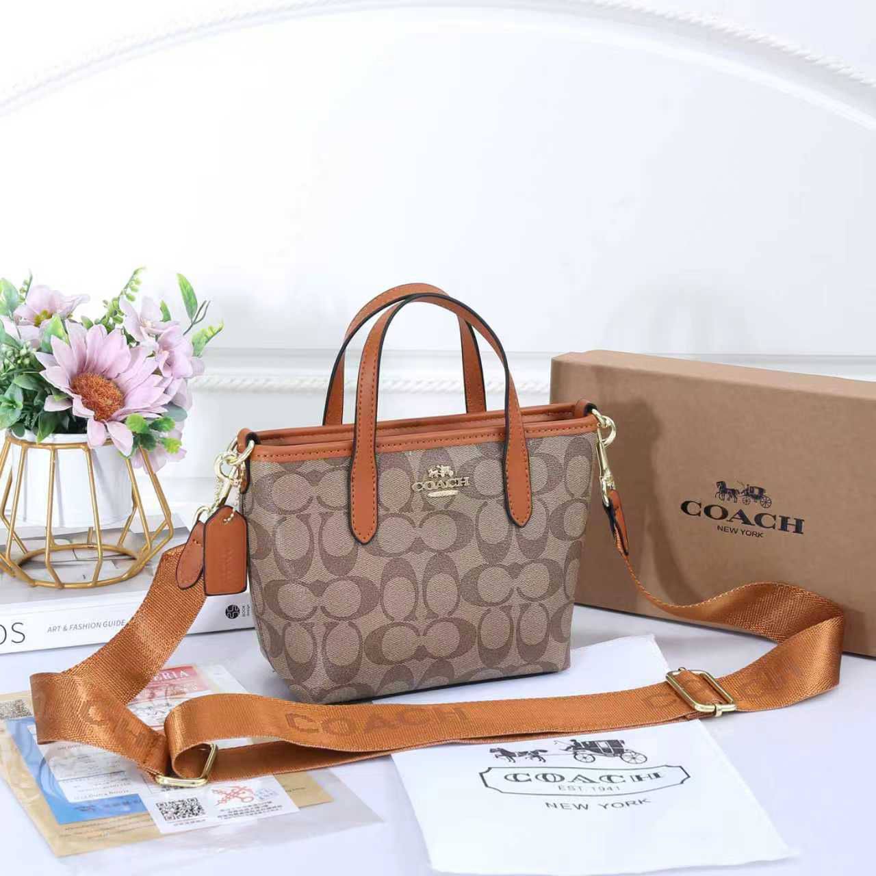 Coach
90 dhs✅ 

with box
🎁🎁🎁

Zain72
♥️♥️♥️
