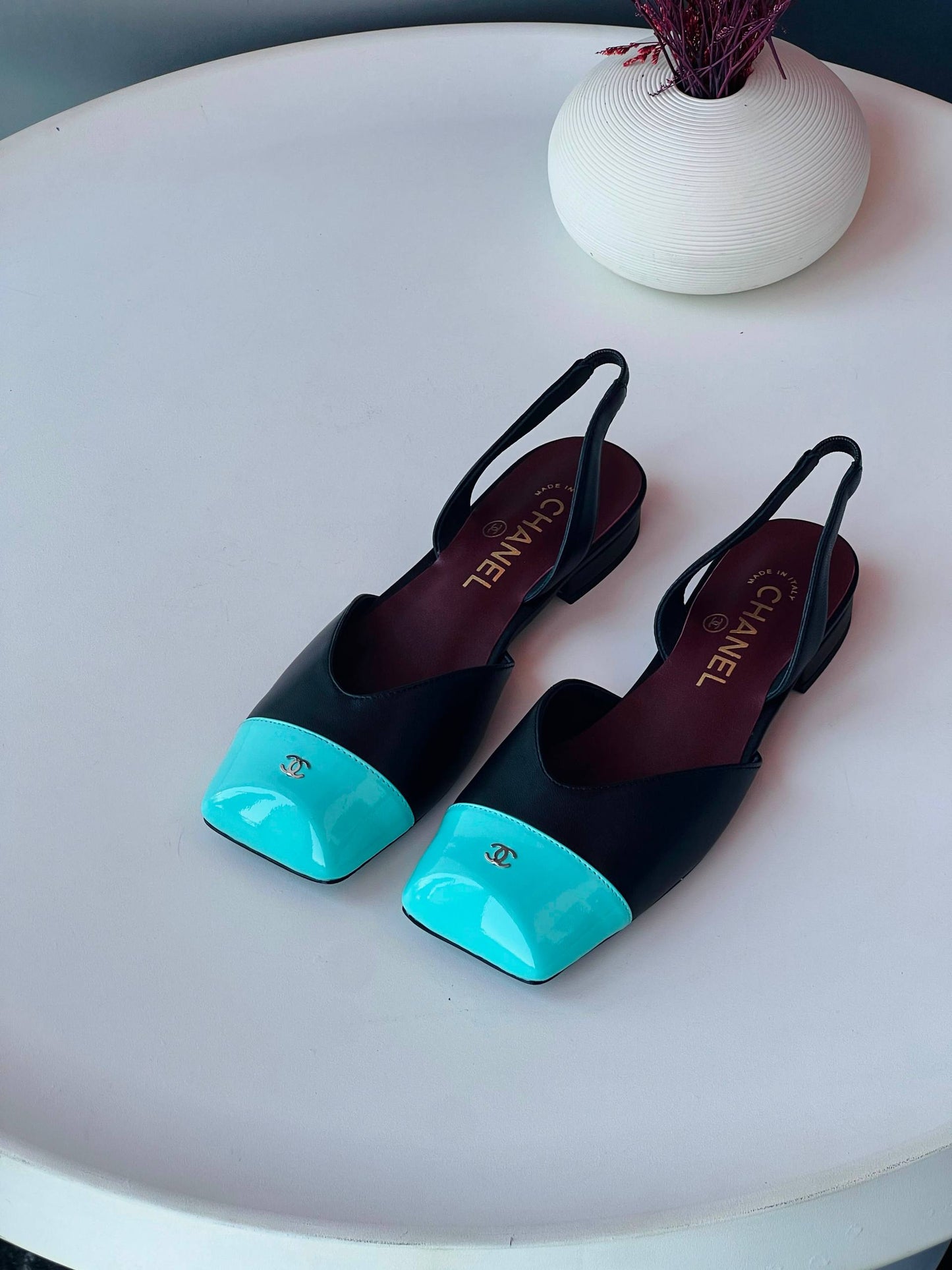 Chanel
Size 36-41
_Super master high quality_🪡
450 dhs✅

Zain176
♥️♥️♥️