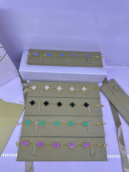 VCA ❤️‍🔥*
Stainless steel 💯
Bracelet 🐦‍🔥
With black boxes 📦 
20 dhs🪙🌨️
With normal boxes 🗃️ 
30 dhs🪙🌨️

Zain216
♥️♥️♥️