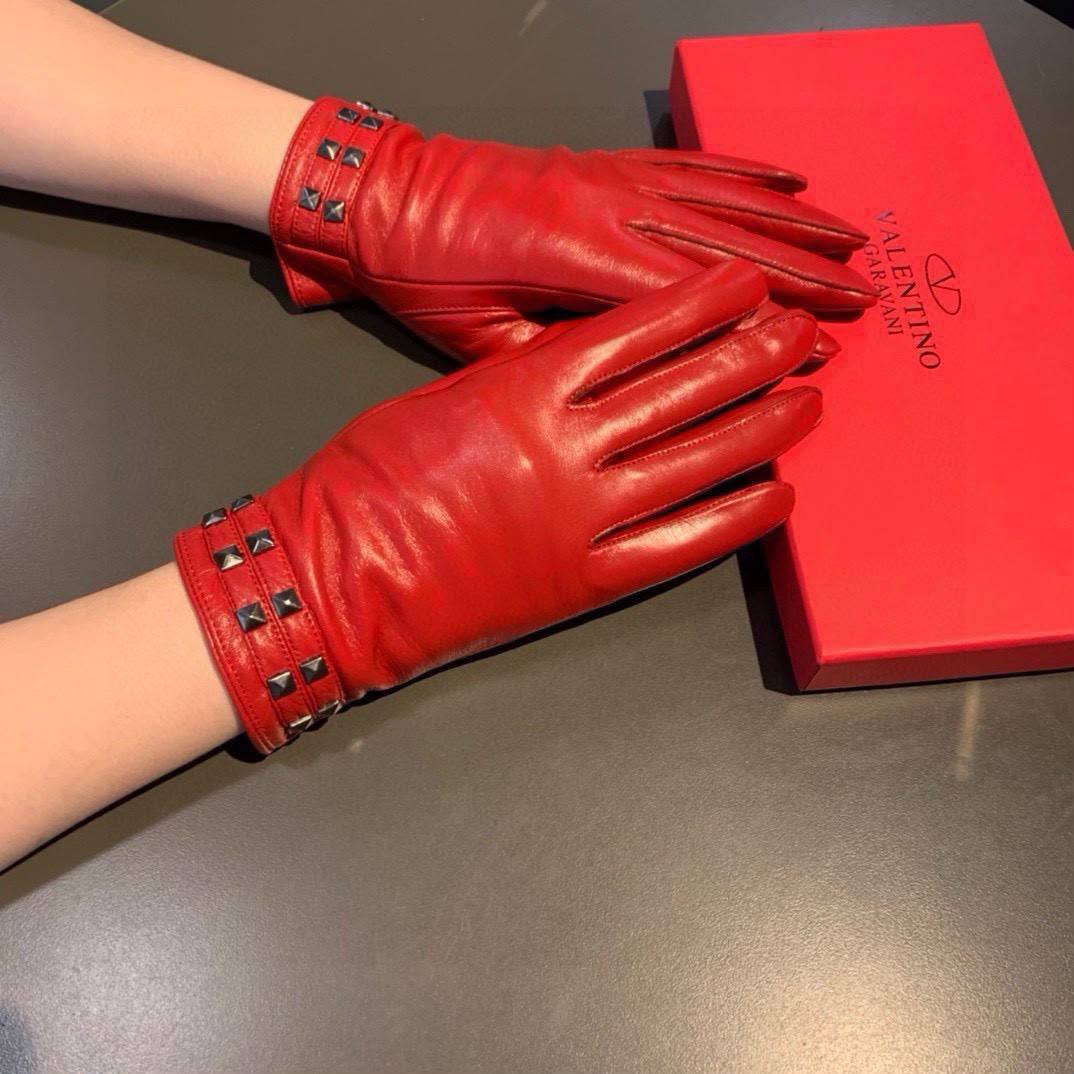 VALENTINO - GUCCI
💙*VIP QUALITY*💙
350 dhs✅✅

Zain281
♥️♥️♥️