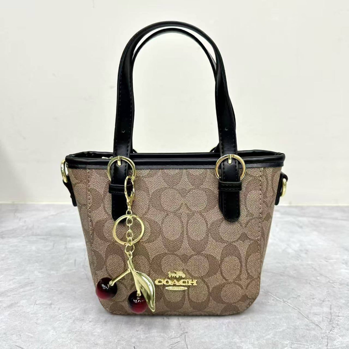 Coach

With cherry
80 dhs🇦🇪🇦🇪🇦🇪

Zain232
♥️♥️♥️