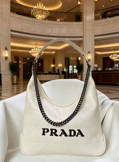 Chanel
110 dhs✅

Zain143
♥️♥️♥️
