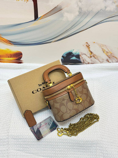 COACH

Best quality 
with box
95 dhs🇦🇪🇦🇪

size 15CM

Zain290
♥️♥️♥️