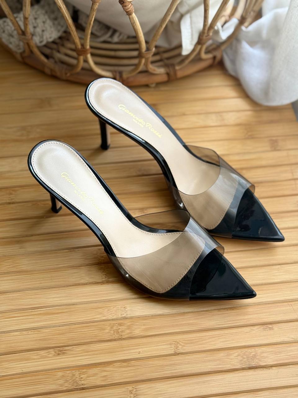 Gianvito Rossi
Super Master
𝗦𝗶𝘇𝗲 𝟯𝟲 𝘁𝗼𝗼 𝟰𝟭 
450 dhs💛

Zain303
♥️♥️♥️