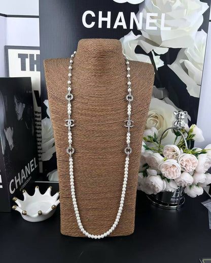 Long Necklace
Chanel 
140 dhs🪙🌨️ 
With Box And Paper bag
🎁🎁🎁

Zain89
♥️♥️♥️