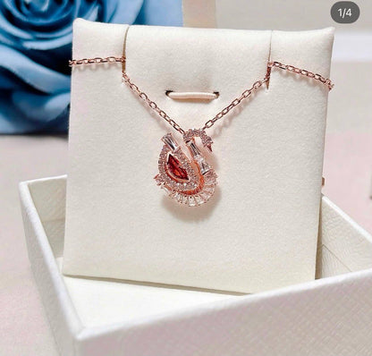 SWAROVSKI 
Necklace 😍
Master quality 💯
With normal boxes 🗃️ 
50 dhs✅

With master box 📦 
90 dhs✅

Zain216
♥️♥️♥️