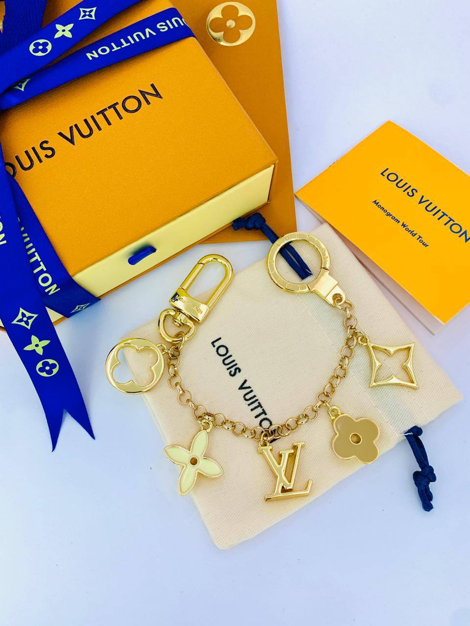 Keychain & Bag Charm 
80 dhs🪙💕 

with Box And Paper Bag
🎁🎁🎁

Zain89
♥️♥️♥️