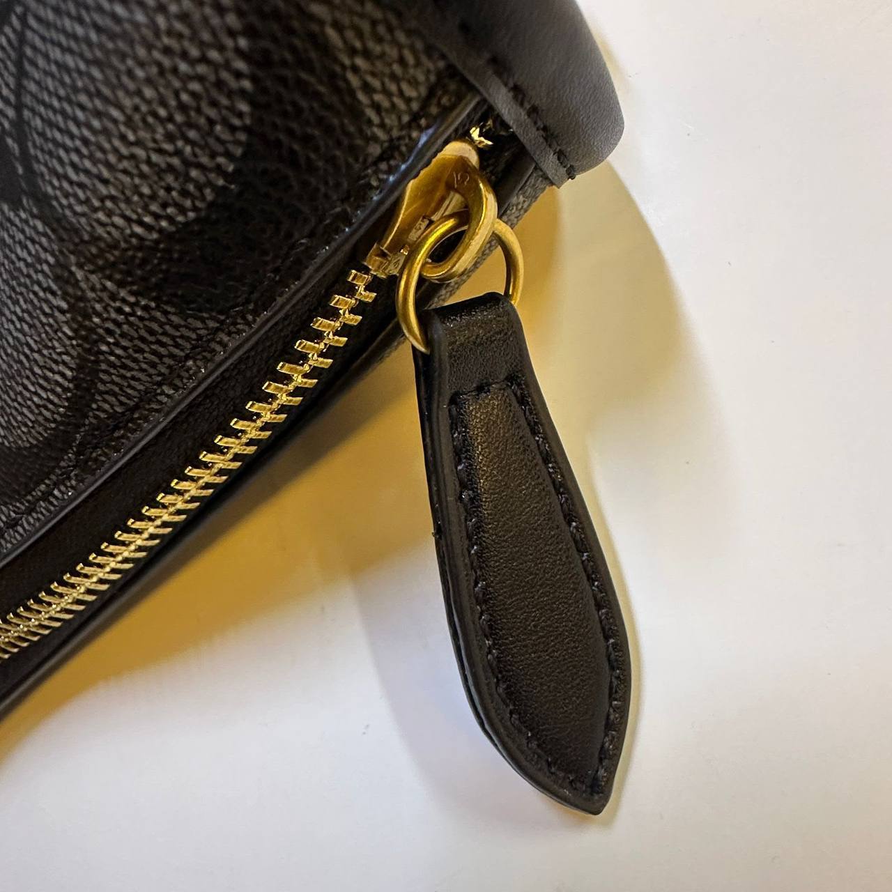 COACH 
GOOD QUALITY 
WITH BOX 
100 dhs💓

Zain39
♥️♥️♥️