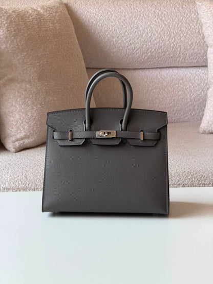 Hermes birkin 25cm💕super master quality😍with box❤️
600 dhs🇦🇪🇦🇪

Zain52
♥️♥️♥️