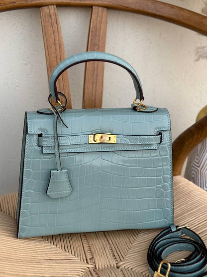 HERMES
25cm
380 dhs❤️
Top quality 
With box🎁

Zain167
♥️♥️♥️