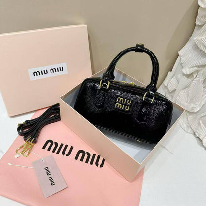 MIU MIU 

NEW CAME 

GOOD QUALITY 

WITH BOX 
90 dhs🇦🇪🇦🇪
SIZE: 23cm

Zain295
♥️♥️♥️