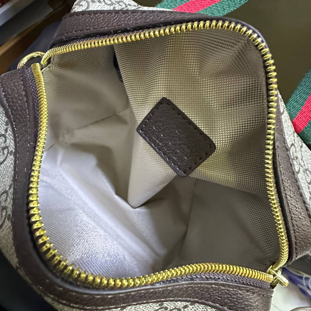 GUCCI
 GOOD QUALITY 

WITH BOX 
🎁🎁🎁

100 dhs✅

Zain39
♥️♥️♥️