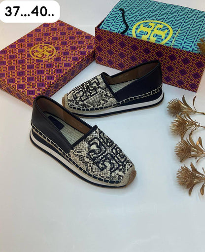 Tory shoes 

   Size  .Write in photos

85 dhs✅

Zain80
♥️♥️♥️