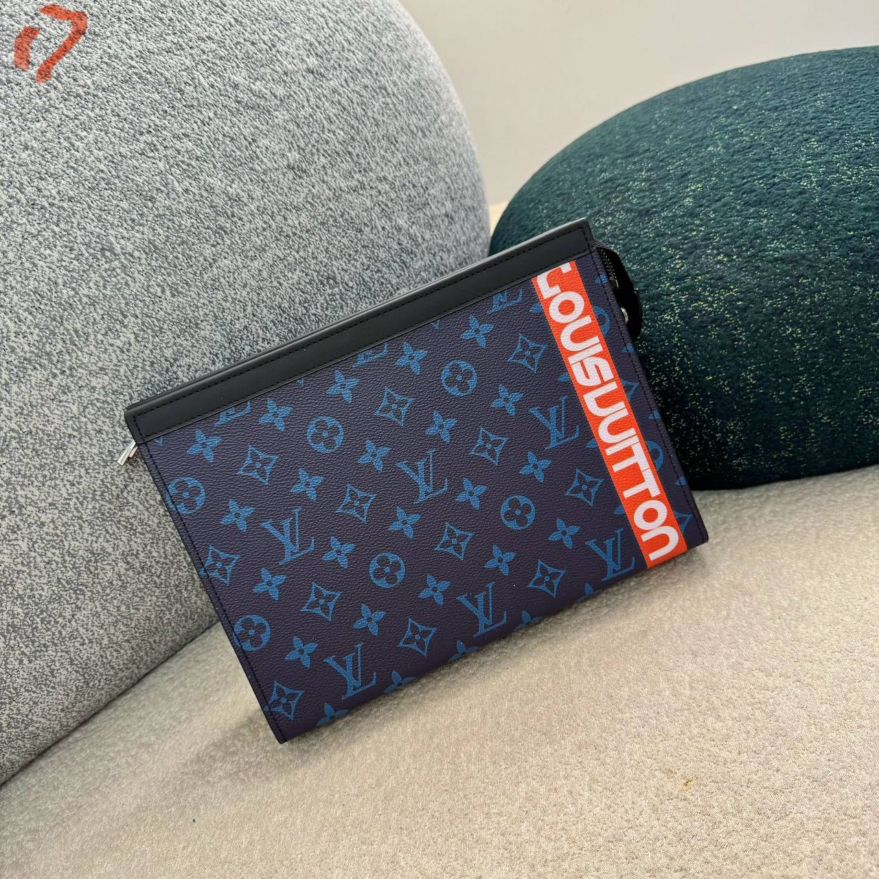 Pouch Bags 

with box🎁🎁🎁

65 dhs🌺

Good Quality

Zain137
♥️♥️♥️