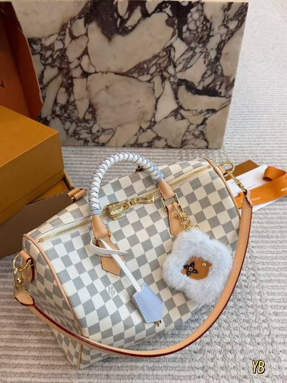 LV  master
new arrival

 340 dhs 

Size 30cm

Zain228
♥️♥️♥️