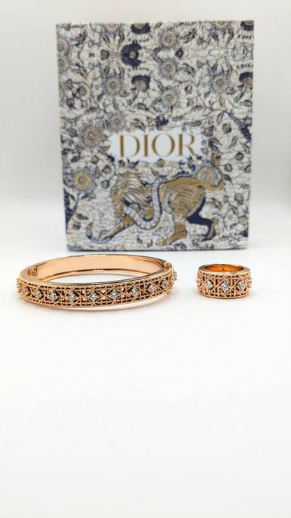 Dior 
*Master Quality* 
*Bracelet & Ring*
170 dhs✅ with Normal Box 🎁
190 dhs✅ with Good Box 🎁

Zain210
♥️♥️♥️