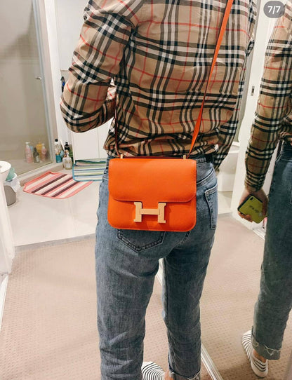 Hermes
good quality, comes 

with box, 
🎁🎁🎁

size... 23* 16 cm 

105 dhs🌺

Zain12
♥️♥️♥️