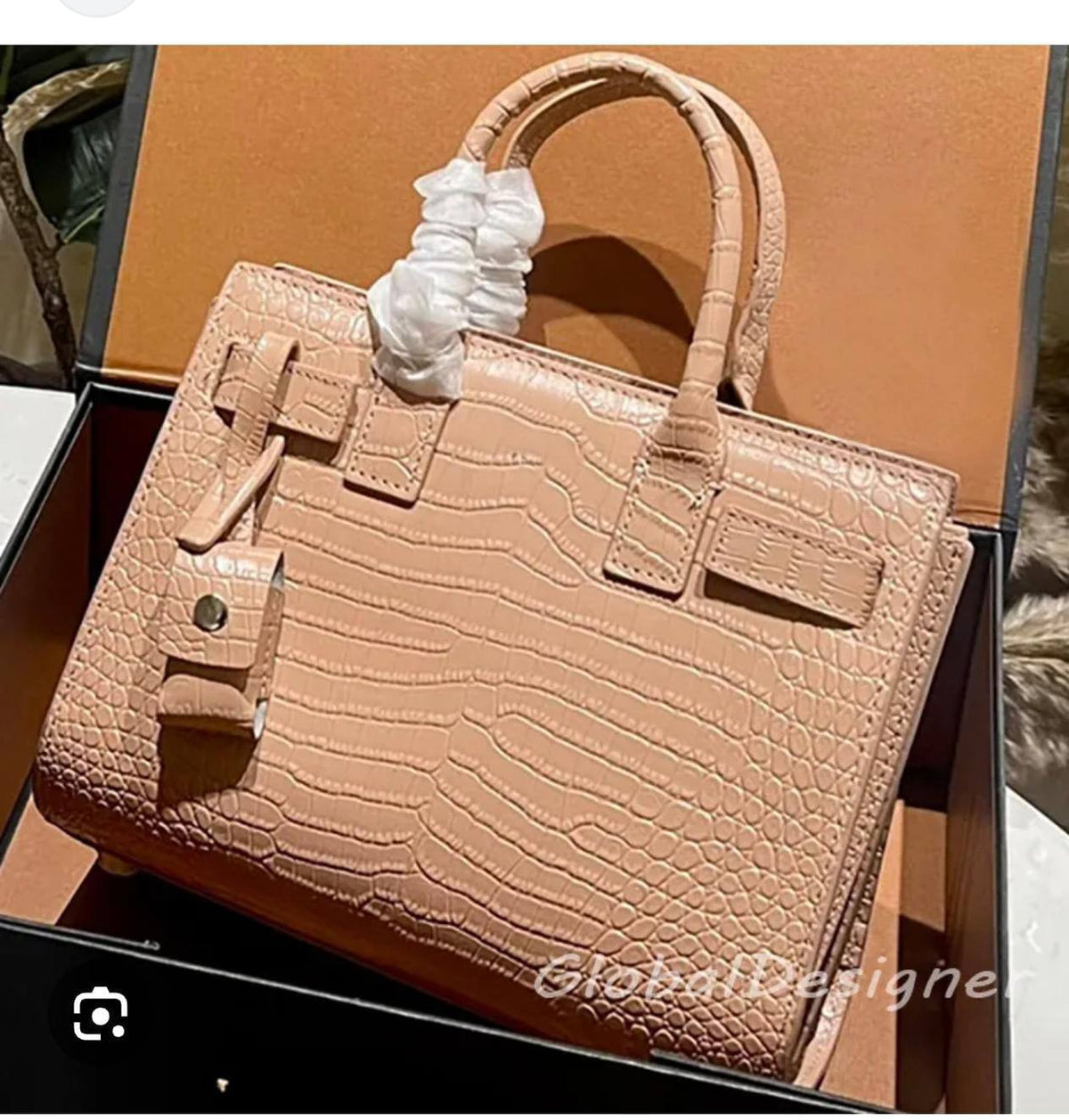 YSL 

good quality 
100 dhs🇦🇪🇦🇪

SIZE 20cm

Zain200
♥️♥️♥️