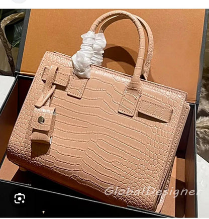 YSL 

good quality 
100 dhs🇦🇪🇦🇪

SIZE 20cm

Zain200
♥️♥️♥️