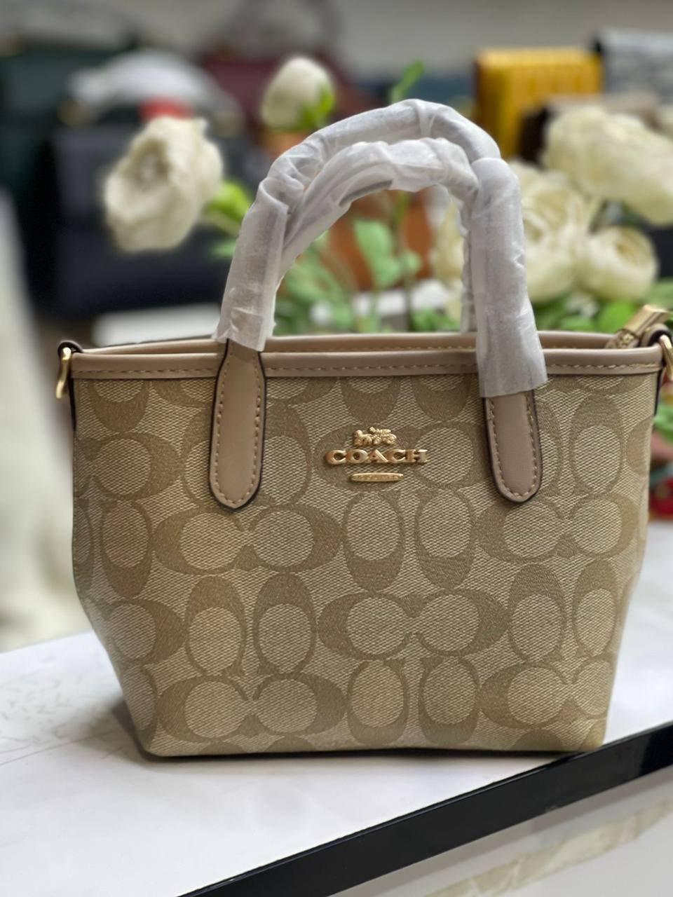 Coach
90 dhs🇦🇪🇦🇪
with box 🎁

Zain169
♥️♥️♥️