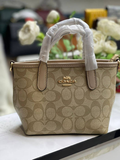 Coach
90 dhs🇦🇪🇦🇪
with box 🎁

Zain169
♥️♥️♥️