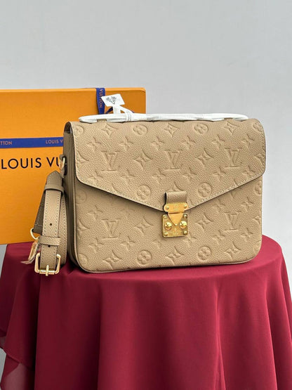 LV
90 DHS✅

With box
🎁🎁🎁

25 cm

Zain219
♥️♥️♥️